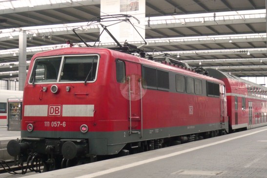 經典的DB紅色火車；這是兩年前蜜月旅行，一到達慕尼黑火車站，我第一張拍下的照片──我真的是一個火車控。
